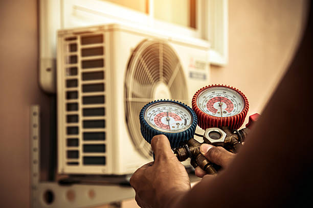 Professional Hvac technician working in Shenandoah, TX